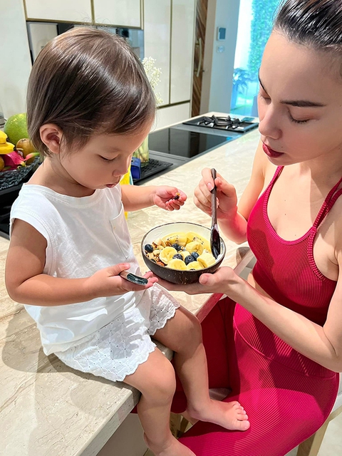 Ảnh vui sao Việt 27-8: Nhã Phương - Thúy Ngân nhí nhảnh - Ảnh 4. Ảnh vui sao Việt 27-8: Nhã Phương - Thúy Ngân nhí nhảnh - Ảnh 4.