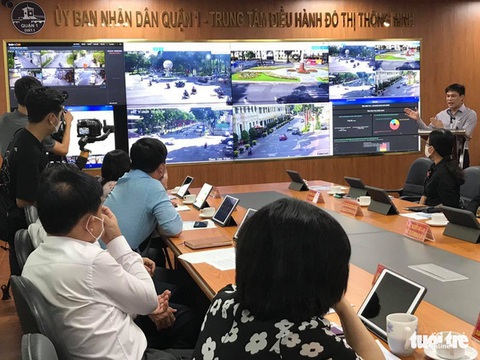 Chủ tịch TP.HCM muốn nghiêm như Singapore, lãnh đạo quận 1 nói quyết tâm làm - Ảnh 2. Chủ tịch TP.HCM muốn nghiêm như Singapore, lãnh đạo quận 1 nói quyết tâm làm - Ảnh 2.