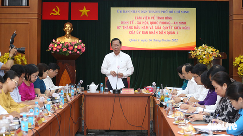 Tôi vui khi chủ tịch UBND TP.HCM chia sẻ với người buôn gánh bán bưng - Ảnh 1. Tôi vui khi chủ tịch UBND TP.HCM chia sẻ với người buôn gánh bán bưng - Ảnh 1.