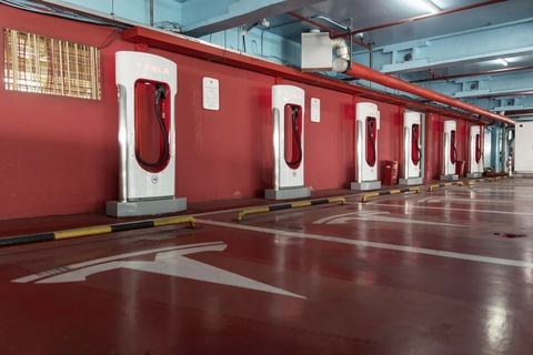 Hạn hán và mất điện kéo dài khiến xe điện ‘chết đứng’ - Ảnh 1. Hạn hán và mất điện kéo dài khiến xe điện ‘chết đứng’ - Ảnh 1.