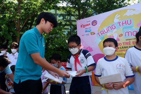 Trung thu mơ ước cho 4.500 trẻ khó khăn, mồ côi vì COVID-19 - Ảnh 3. Trung thu mơ ước cho 4.500 trẻ khó khăn, mồ côi vì COVID-19 - Ảnh 3.