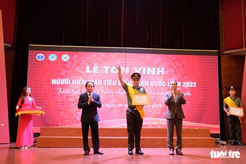 100 câu chuyện hiến máu tiêu biểu lan tỏa cộng đồng, có người dân hiến máu 102 lần - Ảnh 4. 100 câu chuyện hiến máu tiêu biểu lan tỏa cộng đồng, có người dân hiến máu 102 lần - Ảnh 4.