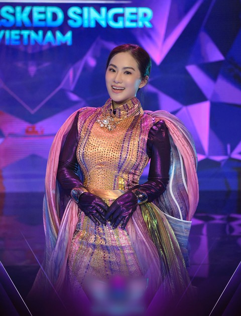 Ca sĩ mặt nạ: Thán phục với màn bẻ giọng đỉnh cao của Lương Bích Hữu - Ảnh 2. Ca sĩ mặt nạ: Thán phục với màn bẻ giọng đỉnh cao của Lương Bích Hữu - Ảnh 2.