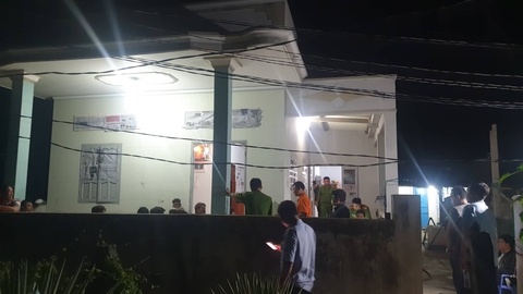 Điều tra vụ con trai dùng kéo đâm chết cha - Ảnh 1. Điều tra vụ con trai dùng kéo đâm chết cha - Ảnh 1.