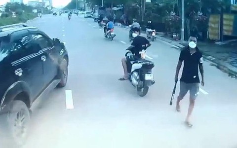 Bắt 2 người trong nhóm bảo kê vật liệu xây dựng ở Hà Nội - Ảnh 2. Bắt 2 người trong nhóm bảo kê vật liệu xây dựng ở Hà Nội - Ảnh 2.