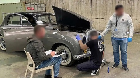 Tội phạm dùng xe Bentley cổ để giấu chất cấm vượt biên - Ảnh 1. Tội phạm dùng xe Bentley cổ để giấu chất cấm vượt biên - Ảnh 1.