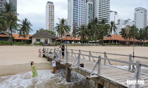 Khu Ana Mandara trên bãi biển Nha Trang hết hạn thuê vẫn chưa trả lại mặt bằng - Ảnh 1. Khu Ana Mandara trên bãi biển Nha Trang hết hạn thuê vẫn chưa trả lại mặt bằng - Ảnh 1.