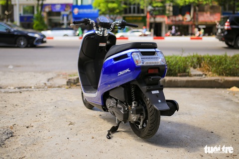 Honda Dunk 50 phân khối - Xe ga hàng hiếm giá tới 100 triệu đồng tại Việt Nam - Ảnh 4. Honda Dunk 50 phân khối - Xe ga hàng hiếm giá tới 100 triệu đồng tại Việt Nam - Ảnh 4.