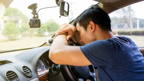 Luật giao thông kỳ lạ trên thế giới: Phạt xe đi té nước, vượt đèn đỏ vào tù, hết xăng bị phạt - Ảnh 9. Luật giao thông kỳ lạ trên thế giới: Phạt xe đi té nước, vượt đèn đỏ vào tù, hết xăng bị phạt - Ảnh 9.