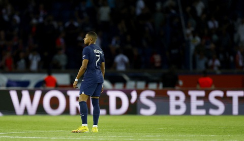 Cổ động viên tức giận vì Mbappe phung phí cơ hội nhưng Messi lại bị thay ra - Ảnh 2. Cổ động viên tức giận vì Mbappe phung phí cơ hội nhưng Messi lại bị thay ra - Ảnh 2.