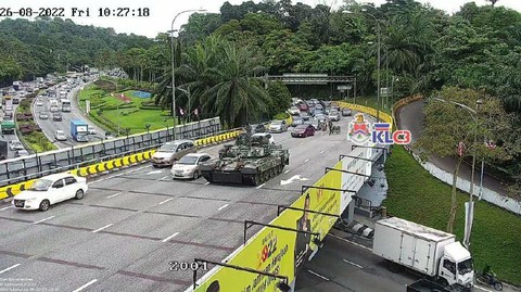 Phát hiện thú vị: Xe tăng cày đường còn không bằng người đi bộ - Ảnh 1. Phát hiện thú vị: Xe tăng cày đường còn không bằng người đi bộ - Ảnh 1.