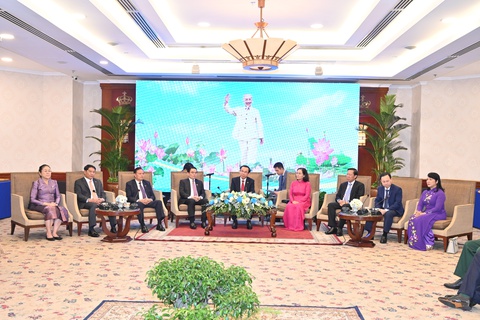 TP.HCM đón tiếp trọng thể đoàn đại biểu cấp cao Lào - Ảnh 1. TP.HCM đón tiếp trọng thể đoàn đại biểu cấp cao Lào - Ảnh 1.