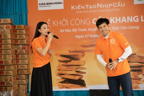 Hoa hậu Thùy Tiên hát gây quỹ tại Malaysia; Trấn Thành lên tiếng việc hỗn với đàn chị - Ảnh 4. Hoa hậu Thùy Tiên hát gây quỹ tại Malaysia; Trấn Thành lên tiếng việc hỗn với đàn chị - Ảnh 4.