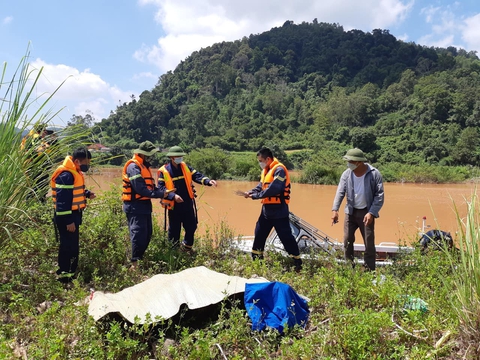 Tìm thấy thi thể nam sinh bị nước cuốn - Ảnh 1. Tìm thấy thi thể nam sinh bị nước cuốn - Ảnh 1.