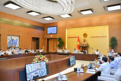 Thường vụ Quốc hội không đồng ý chuyển tiền dành cho y tế sang làm đường - Ảnh 2. Thường vụ Quốc hội không đồng ý chuyển tiền dành cho y tế sang làm đường - Ảnh 2.