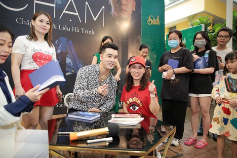 Fan thót tim nghe Ưng Hoàng Phúc kể chuyện suýt toi mạng vì bị uống thuốc ngủ lúc chào đời - Ảnh 1. Fan thót tim nghe Ưng Hoàng Phúc kể chuyện suýt toi mạng vì bị uống thuốc ngủ lúc chào đời - Ảnh 1.