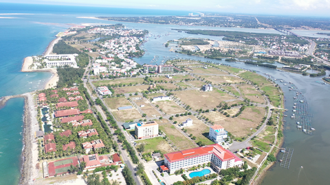 Nhiều dự án tập trung ven biển dẫn đến thiếu không gian công cộng cho cộng đồng - Ảnh 1. Nhiều dự án tập trung ven biển dẫn đến thiếu không gian công cộng cho cộng đồng - Ảnh 1.
