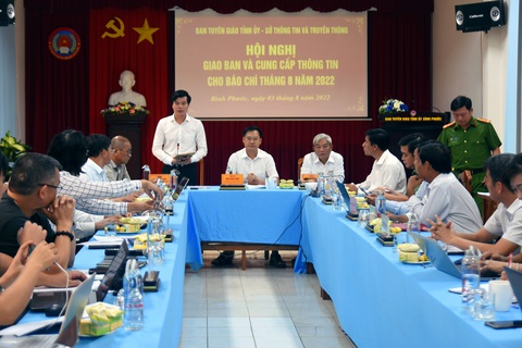 Vụ bé gái 7 tuổi bị bạo hành ở Bình Phước: Cha ruột xin nhận con gái về chăm sóc - Ảnh 1. Vụ bé gái 7 tuổi bị bạo hành ở Bình Phước: Cha ruột xin nhận con gái về chăm sóc - Ảnh 1.