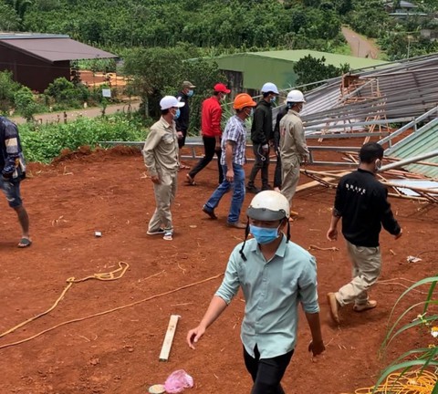 Truy tố nhóm phá nhà dân gần trụ điện gió ở Đắk Nông - Ảnh 1. Truy tố nhóm phá nhà dân gần trụ điện gió ở Đắk Nông - Ảnh 1.