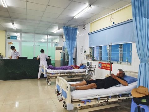Kiểm tra 2 nhà hàng liên quan vụ 34 du khách ngộ độc ở Đà Nẵng - Ảnh 1. Kiểm tra 2 nhà hàng liên quan vụ 34 du khách ngộ độc ở Đà Nẵng - Ảnh 1.