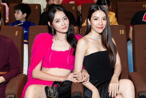 Cặp chính thất - tiểu tam Trương Mỹ Nhân và Ngô Phương Anh rủ nhau đóng phim mới - Ảnh 1. Cặp chính thất - tiểu tam Trương Mỹ Nhân và Ngô Phương Anh rủ nhau đóng phim mới - Ảnh 1.