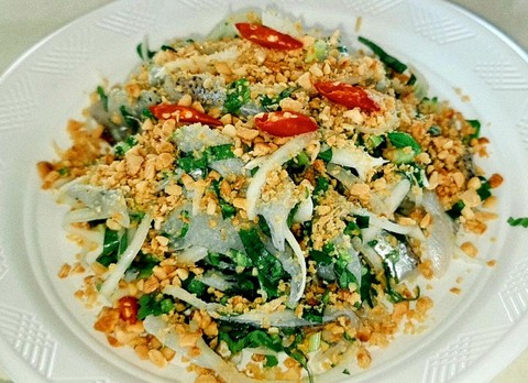 Món gỏi cá gỏi Hòn Sơn đánh thức vị giác du khách - Ảnh 5. Món gỏi cá gỏi Hòn Sơn đánh thức vị giác du khách - Ảnh 5.