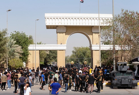 Bế tắc chính trị gây xung đột giữa các phe nhóm ở Iraq, 17 người chết - Ảnh 1. Bế tắc chính trị gây xung đột giữa các phe nhóm ở Iraq, 17 người chết - Ảnh 1.
