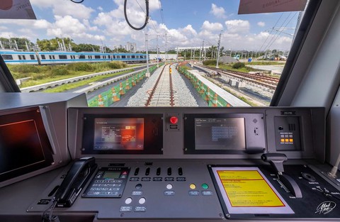 Đoàn tàu metro số 1 chạy thử trơn tru - Ảnh 3. Đoàn tàu metro số 1 chạy thử trơn tru - Ảnh 3.