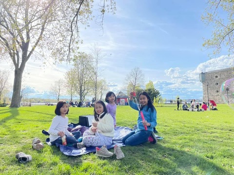Con ơi yêu lấy tiếng quê hương - Kỳ 2: Mình có một đứa con và một... đứa chó - Ảnh 3. Con ơi yêu lấy tiếng quê hương - Kỳ 2: Mình có một đứa con và một... đứa chó - Ảnh 3.