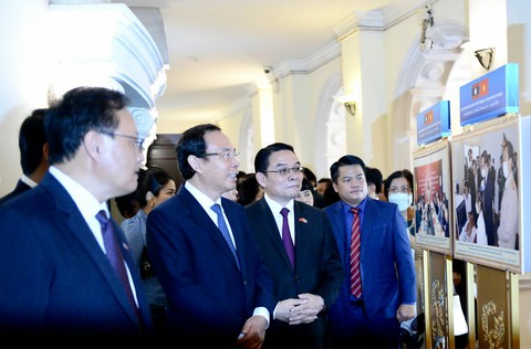 TP.HCM tổ chức lễ kỷ niệm 60 năm quan hệ ngoại giao Việt Nam - Lào - Ảnh 4. TP.HCM tổ chức lễ kỷ niệm 60 năm quan hệ ngoại giao Việt Nam - Lào - Ảnh 4.