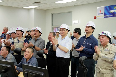 Nhiệt điện Thái Bình 2 hoàn thành đốt lửa lần đầu - Ảnh 1. Nhiệt điện Thái Bình 2 hoàn thành đốt lửa lần đầu - Ảnh 1.
