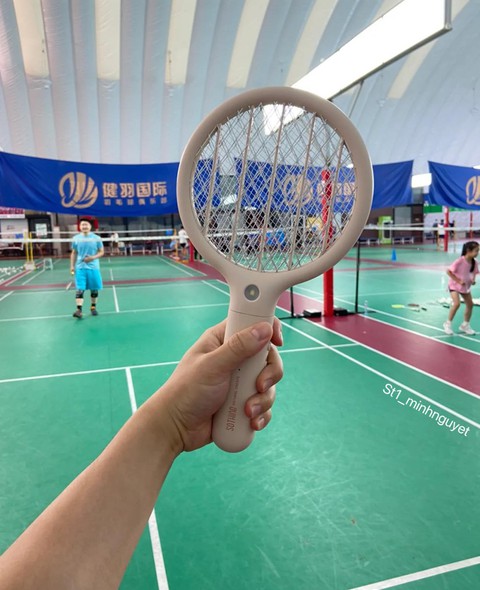 Ảnh vui 30-8: Phan Mạnh Quỳnh đi bán kẹo lạc vừng - Ảnh 3. Ảnh vui 30-8: Phan Mạnh Quỳnh đi bán kẹo lạc vừng - Ảnh 3.