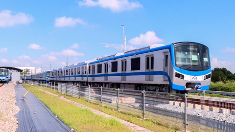 Đoàn tàu metro số 1 chạy thử trơn tru - Ảnh 1. Đoàn tàu metro số 1 chạy thử trơn tru - Ảnh 1.