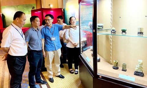Bảo tàng mở kho cổ ngọc giới thiệu với công chúng - Ảnh 1. Bảo tàng mở kho cổ ngọc giới thiệu với công chúng - Ảnh 1.