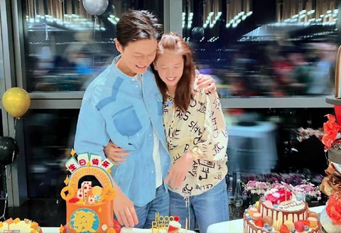 ‘Cậu mợ Trương Trí Lâm - Viên Vịnh Nghi phát ‘cẩu lương khiến dân tình điêu đứng - Ảnh 2. ‘Cậu mợ Trương Trí Lâm - Viên Vịnh Nghi phát ‘cẩu lương khiến dân tình điêu đứng - Ảnh 2.