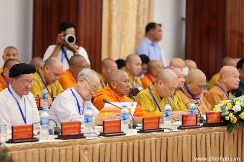 Thủ tướng: Các tôn giáo luôn đồng hành cùng dân tộc, đất nước trong khó khăn, thuận lợi - Ảnh 3. Thủ tướng: Các tôn giáo luôn đồng hành cùng dân tộc, đất nước trong khó khăn, thuận lợi - Ảnh 3.