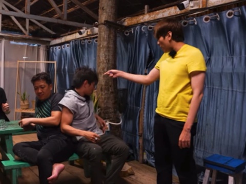 Vén màn drama Kiều Minh Tuấn nổi quạu, hất nước vào mặt Lê Dương Bảo Lâm - Ảnh 2. Vén màn drama Kiều Minh Tuấn nổi quạu, hất nước vào mặt Lê Dương Bảo Lâm - Ảnh 2.