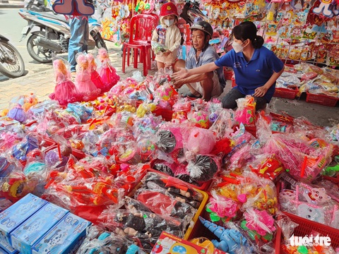 Đón Trung thu 2022: Lồng đèn Việt áp đảo hoàn toàn hàng Trung Quốc - Ảnh 4. Đón Trung thu 2022: Lồng đèn Việt áp đảo hoàn toàn hàng Trung Quốc - Ảnh 4.