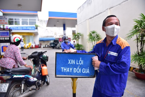 Quản lý thị trường sẽ giám sát việc buôn bán xăng dầu 24/24 giờ - Ảnh 1. Quản lý thị trường sẽ giám sát việc buôn bán xăng dầu 24/24 giờ - Ảnh 1.
