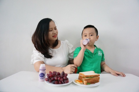 Phương pháp chăm con thời hiện đại của các ‘hot mom’ Việt - Ảnh 1. Phương pháp chăm con thời hiện đại của các ‘hot mom’ Việt - Ảnh 1.