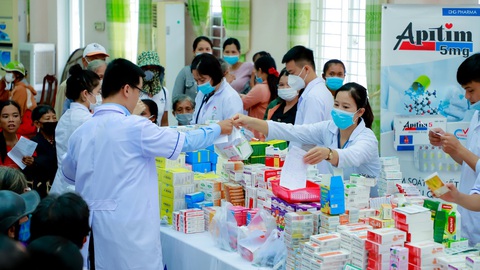 Dược Hậu Giang cùng AloBacsi chăm sóc sức khỏe cho gần 1.400 đồng bào Cơ Tu - Ảnh 5. Dược Hậu Giang cùng AloBacsi chăm sóc sức khỏe cho gần 1.400 đồng bào Cơ Tu - Ảnh 5.