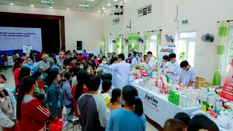 Dược Hậu Giang cùng AloBacsi chăm sóc sức khỏe cho gần 1.400 đồng bào Cơ Tu - Ảnh 6. Dược Hậu Giang cùng AloBacsi chăm sóc sức khỏe cho gần 1.400 đồng bào Cơ Tu - Ảnh 6.