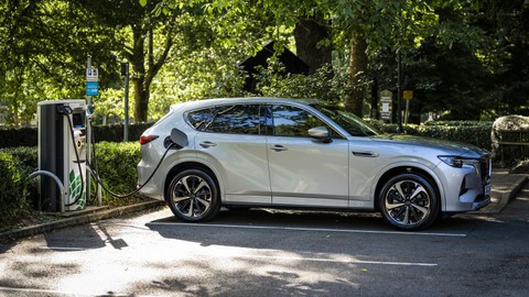 Mazda CX-90 lộ diện ngoài đời thực - SUV lớn nhất đội hình, tham vọng lên hạng sang - Ảnh 3. Mazda CX-90 lộ diện ngoài đời thực - SUV lớn nhất đội hình, tham vọng lên hạng sang - Ảnh 3.