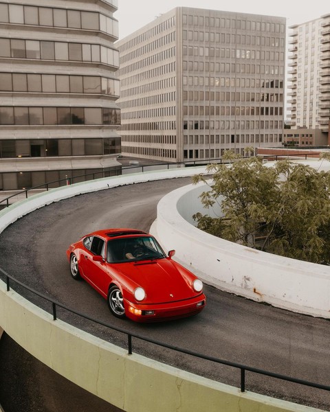 Đổi Porsche 911 cổ lấy xe Subaru rẻ bằng một nửa, chủ xe gây tranh cãi kịch liệt - Ảnh 2. Đổi Porsche 911 cổ lấy xe Subaru rẻ bằng một nửa, chủ xe gây tranh cãi kịch liệt - Ảnh 2.