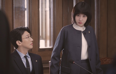 ‘Nữ luật sư kỳ lạ Woo Young Woo’ giúp Kang Ki Young tìm đúng vai cho sự nghiệp cất cánh - Ảnh 1. ‘Nữ luật sư kỳ lạ Woo Young Woo’ giúp Kang Ki Young tìm đúng vai cho sự nghiệp cất cánh - Ảnh 1.