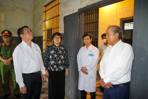 Trưởng Ban Tuyên giáo Trung ương dâng hương Chủ tịch Hồ Chí Minh, Tổng bí thư Trần Phú tại TP.HCM - Ảnh 3. Trưởng Ban Tuyên giáo Trung ương dâng hương Chủ tịch Hồ Chí Minh, Tổng bí thư Trần Phú tại TP.HCM - Ảnh 3.