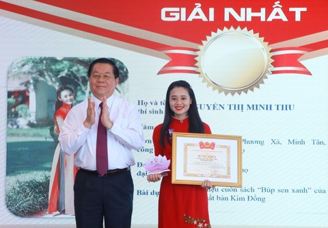 Trao giải cuộc thi giới thiệu sách về Chủ tịch Hồ Chí Minh - Ảnh 1. Trao giải cuộc thi giới thiệu sách về Chủ tịch Hồ Chí Minh - Ảnh 1.