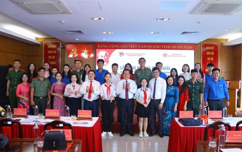 Trao giải cuộc thi giới thiệu sách về Chủ tịch Hồ Chí Minh - Ảnh 2. Trao giải cuộc thi giới thiệu sách về Chủ tịch Hồ Chí Minh - Ảnh 2.