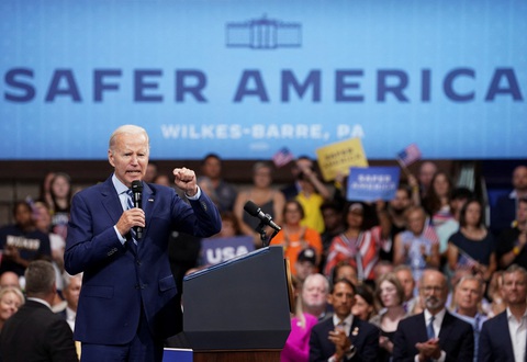 Ông Biden gọi những người chỉ trích FBI vì khám nhà ông Trump là bệnh hoạn - Ảnh 1. Ông Biden gọi những người chỉ trích FBI vì khám nhà ông Trump là bệnh hoạn - Ảnh 1.