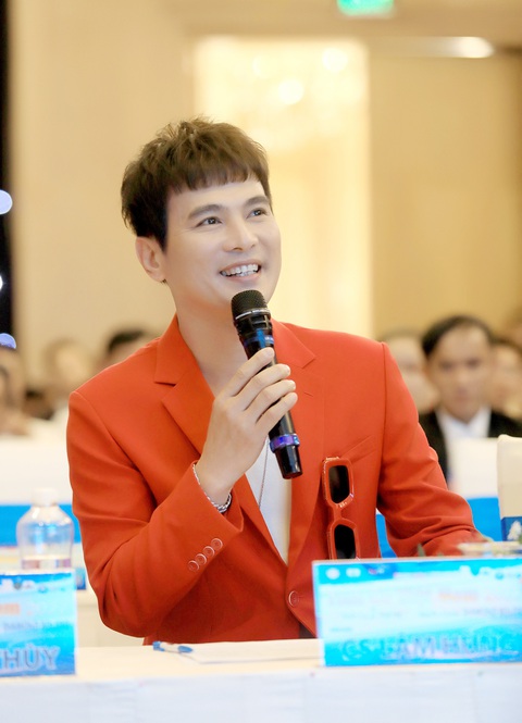 Bảo Anh khóa môi Lãnh Thanh trong MV mới; Vì sao Lâm Hùng không trả lời tin nhắn khán giả - Ảnh 4. Bảo Anh khóa môi Lãnh Thanh trong MV mới; Vì sao Lâm Hùng không trả lời tin nhắn khán giả - Ảnh 4.